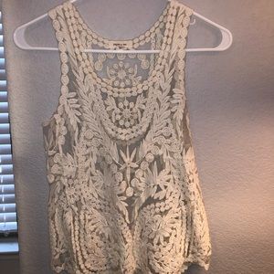 Lace paper and tee top great condition